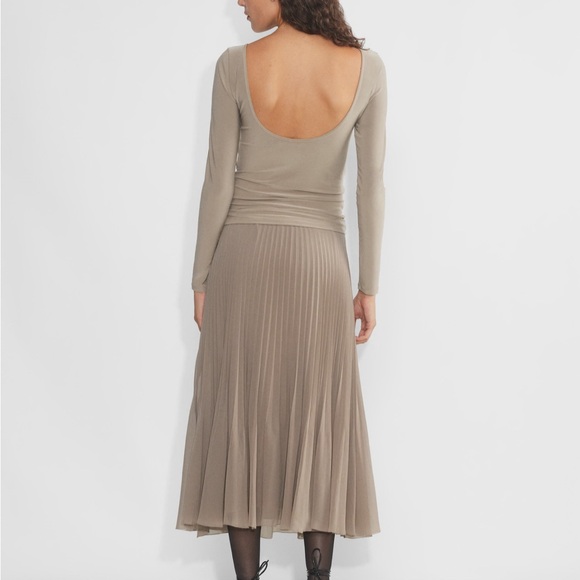 Aritzia Twirl Pleated Skirt, XS, mint green - Picture 5 of 11